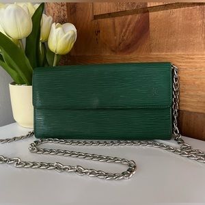 EUC LOUIS VUITTON Green Epi Leather Wallet Long on chain